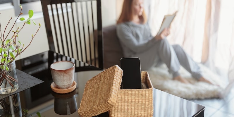 IMM GS September Blog Images - Reading-with-phone-off