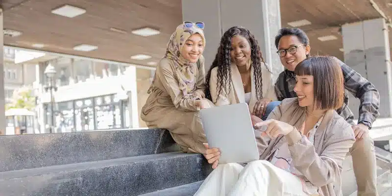 IMM GS March Blogs - Team-collaborating