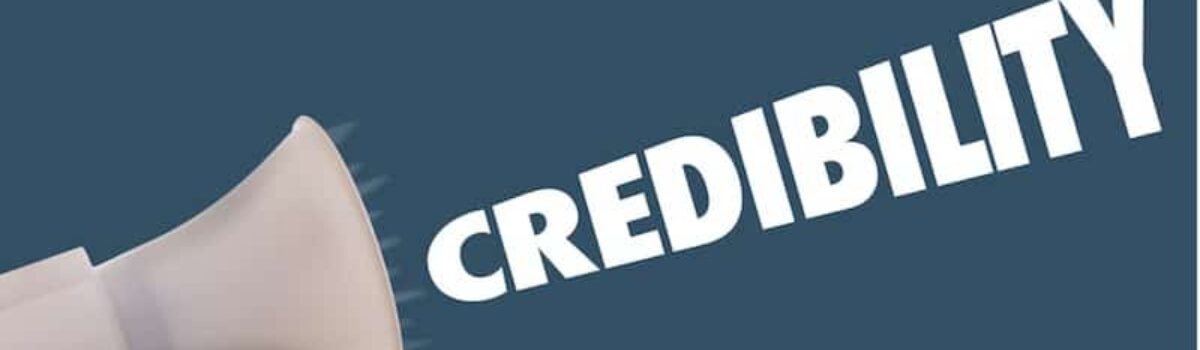 What should you avoid when building online brand credibility?