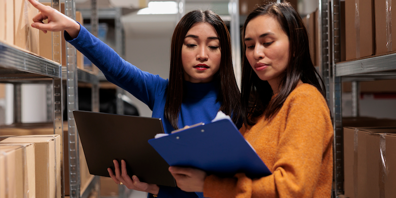 Women-collaborating-supply-chain-logistics