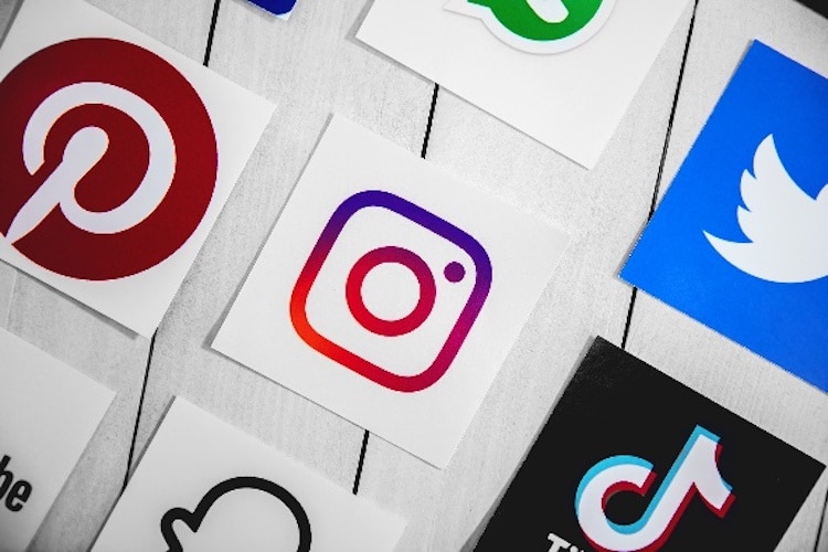 Social commerce 